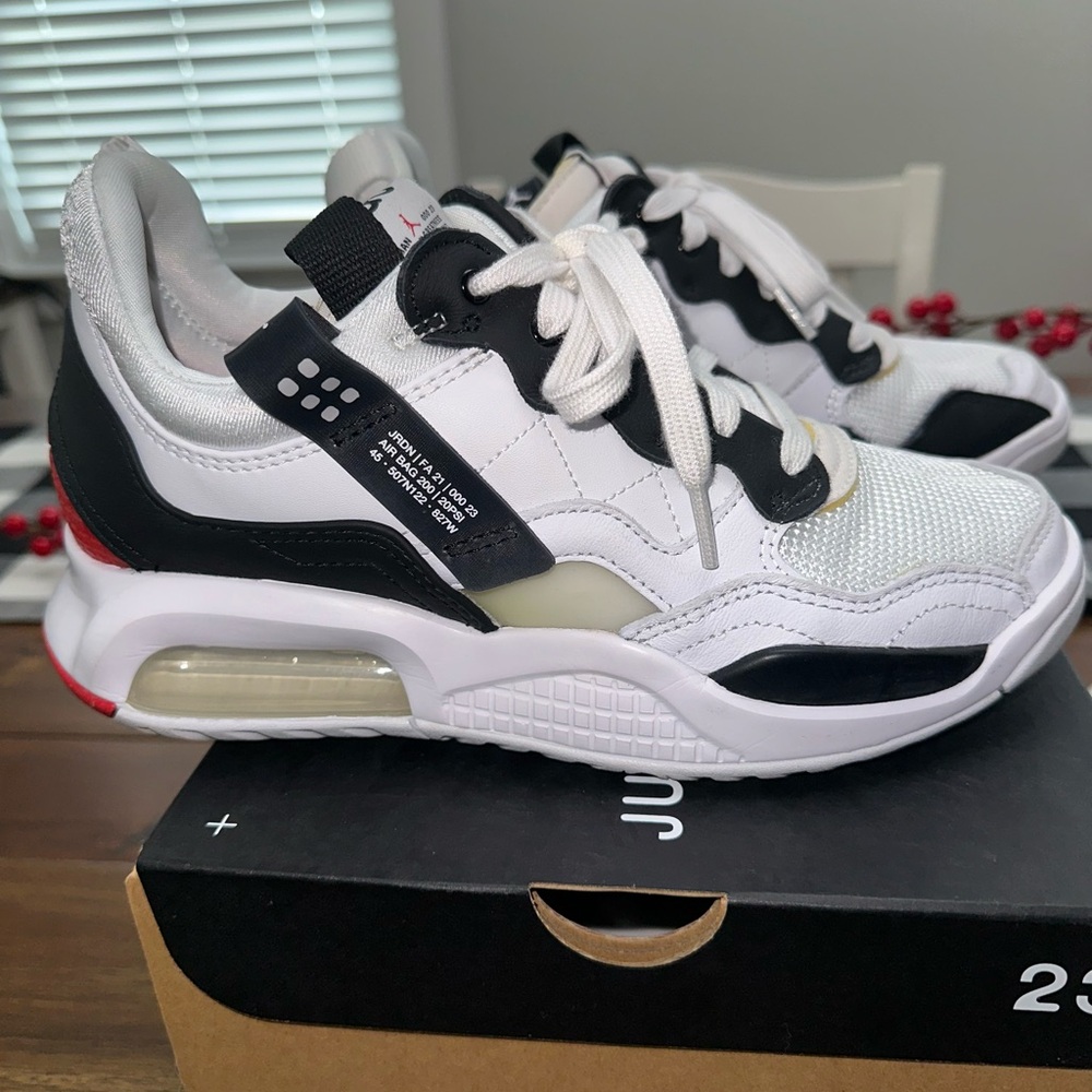 Women’s Jordan MA2